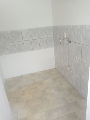 Image 3 - 916495
