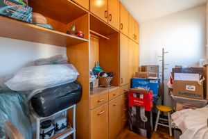 Image 24 - 916496