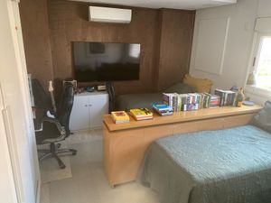 Image 4 - 916497
