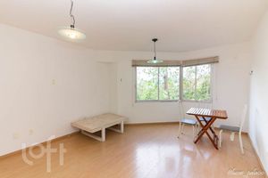 Image 1 - 916498