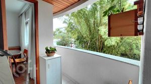 Image 11 - 916500