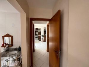 Image 32 - 916504
