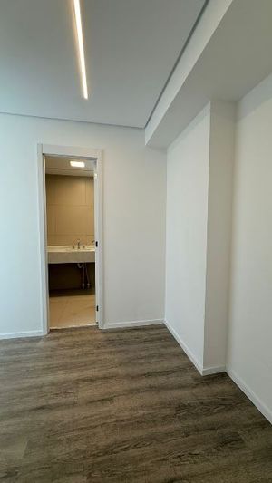Image 11 - 916519