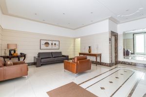 Image 34 - 916538
