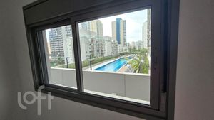 Image 7 - 916558