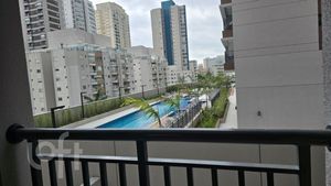 Image 17 - 916558