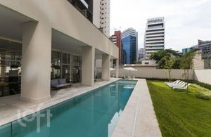 Image 14 - 916562