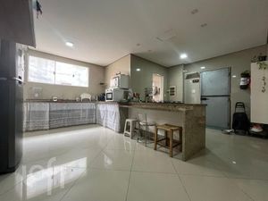 Image 6 - 916567