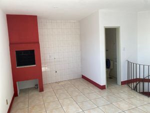 Image 8 - 916570
