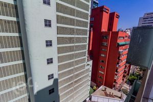 Image 16 - 916571