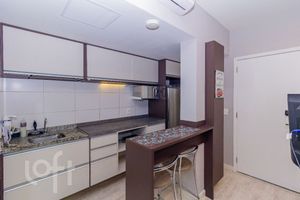 Image 4 - 916571