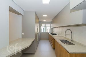 Image 23 - 916572