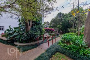 Image 42 - 916572