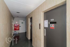 Image 31 - 916572