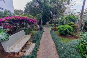 Image 43 - 916572