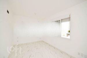 Image 7 - 916577