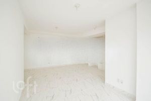 Image 1 - 916577