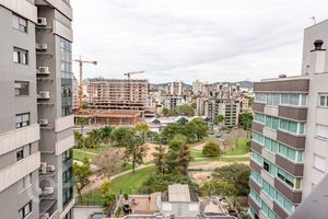 Image 4 - 916579