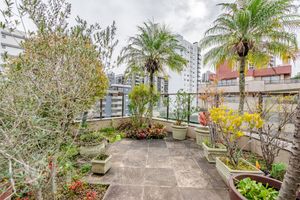 Image 22 - 916579