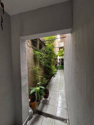 Image 25 - 916586