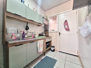 Image 10 - 916591