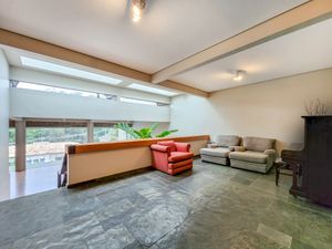 Image 8 - 916598