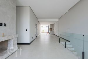 Image 7 - 916599