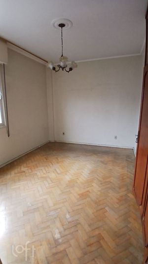 Image 19 - 916603