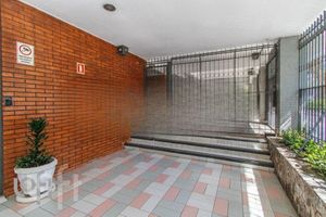 Image 4 - 916603