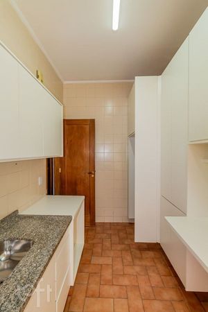 Image 3 - 916605
