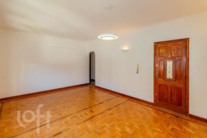 Image 17 - 916605