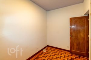 Image 8 - 916605