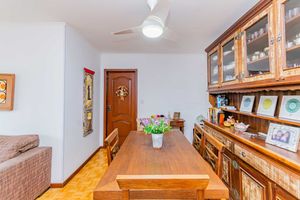 Image 6 - 916607