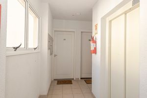 Image 2 - 916608