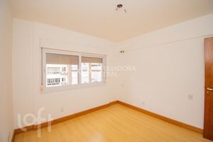 Image 6 - 916643