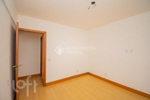 Image 8 - 916643