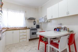 Image 23 - 916661