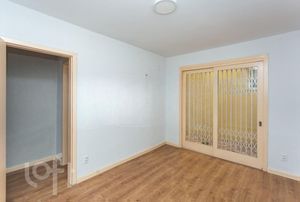 Image 4 - 916668