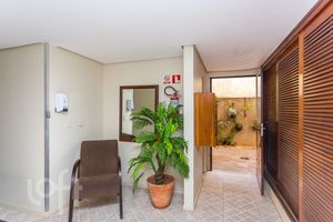 Image 18 - 916668
