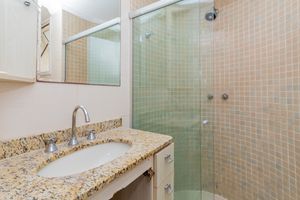 Image 18 - 916687