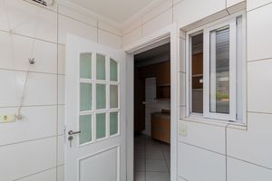 Image 35 - 916687