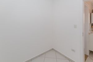 Image 41 - 916687