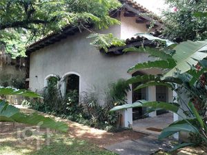 Image 20 - 916695