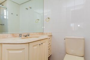 Image 11 - 916698