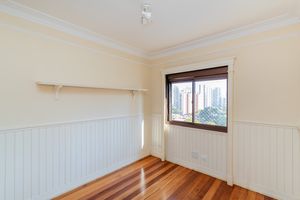 Image 17 - 916698