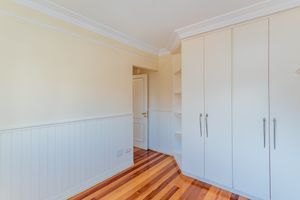Image 15 - 916698