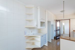 Image 30 - 916698