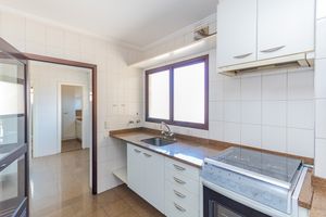Image 31 - 916698