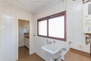 Image 34 - 916698