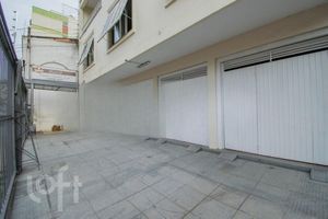 Image 1 - 916705